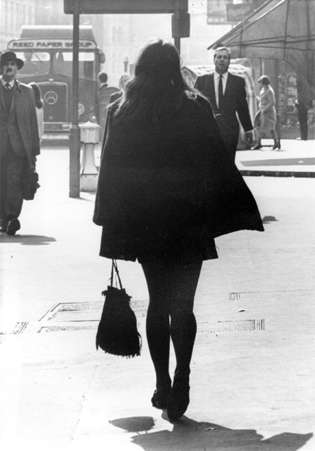 FASHION LONDON STREET SCENE